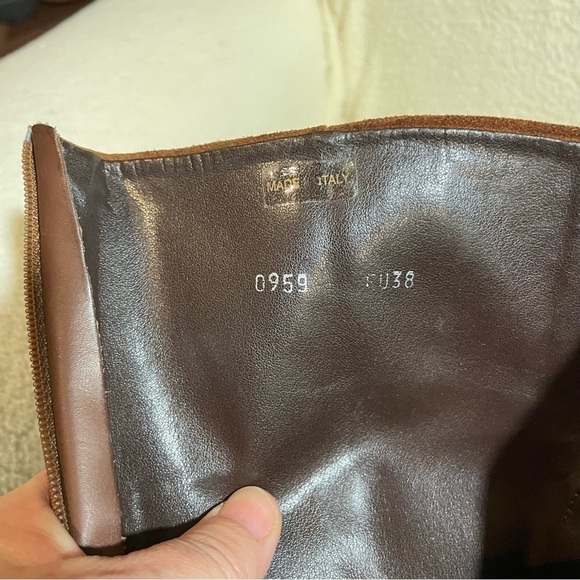 Elegant Tan Suede Winter Boots - Picture 6 of 11